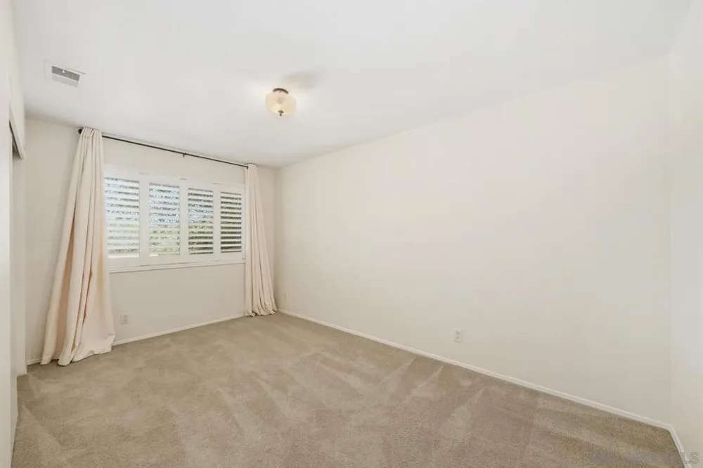 2826 Calle De Malibu Escondido, CA 92029