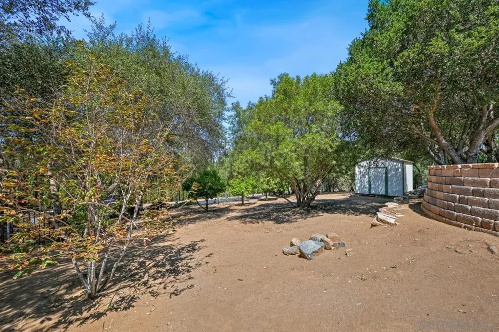 2826 Calle De Malibu Escondido, CA 92029