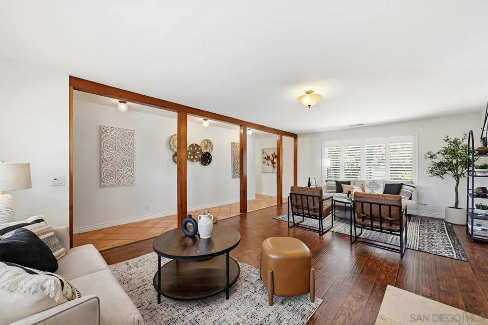2826 Calle De Malibu Escondido, CA 92029