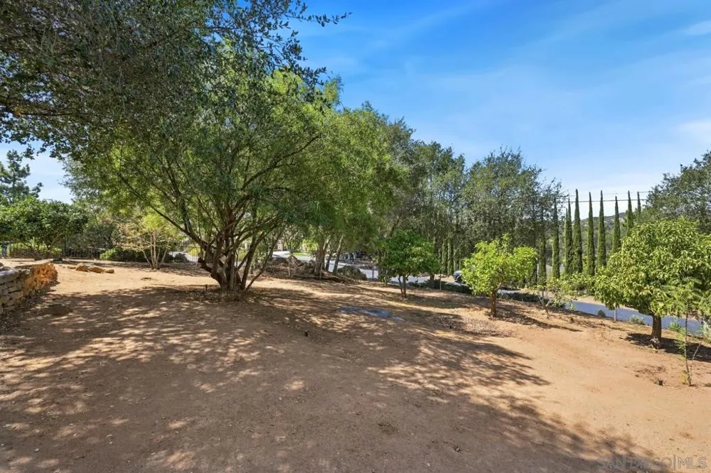2826 Calle De Malibu Escondido, CA 92029