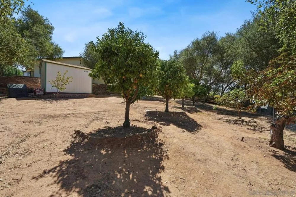 2826 Calle De Malibu Escondido, CA 92029