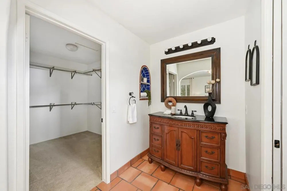 2826 Calle De Malibu Escondido, CA 92029