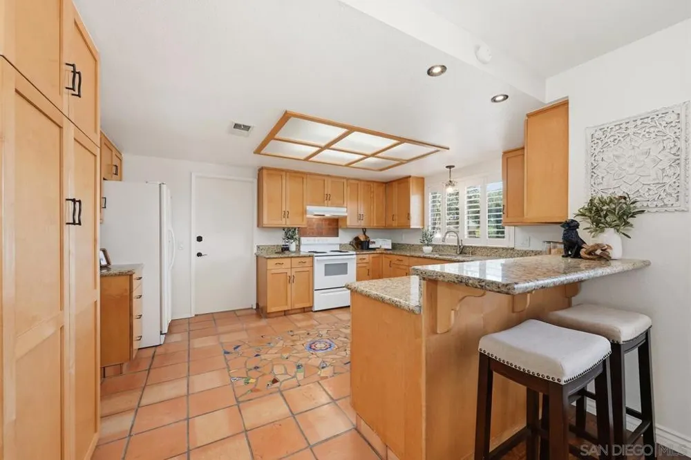 2826 Calle De Malibu Escondido, CA 92029