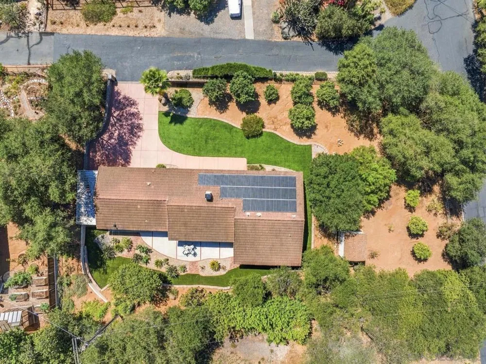 2826 Calle De Malibu Escondido, CA 92029