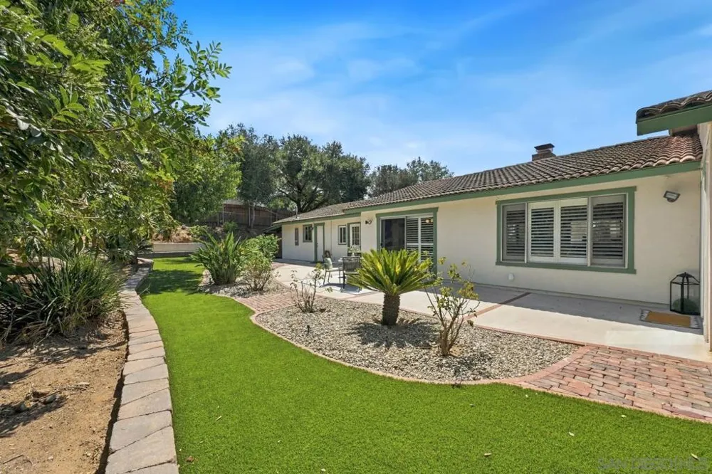 2826 Calle De Malibu Escondido, CA 92029