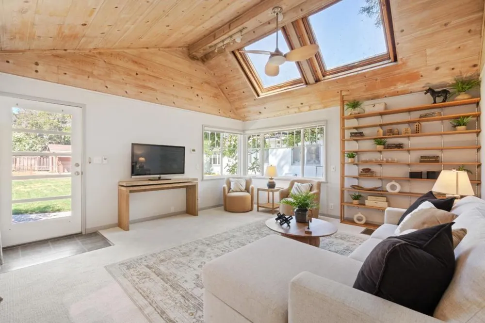 90 Marvin Avenue Los Altos, CA 94022