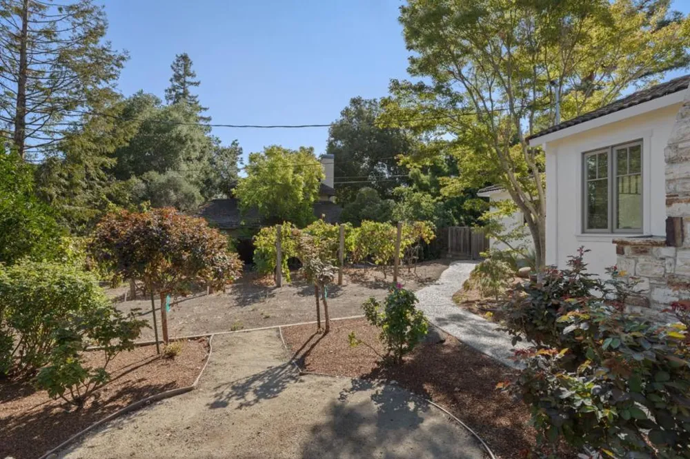 90 Marvin Avenue Los Altos, CA 94022