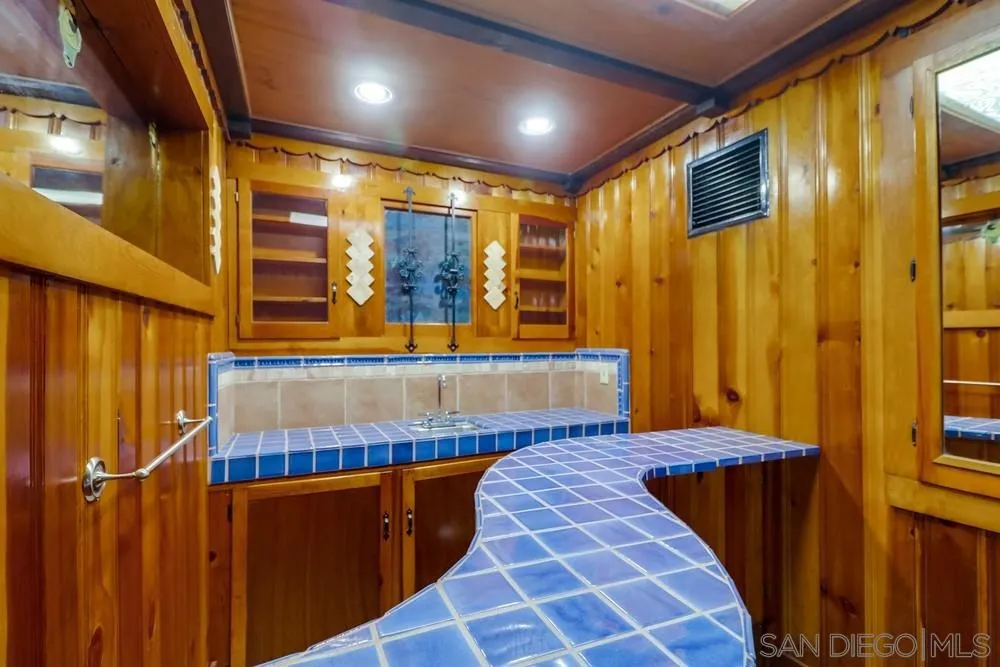 3812 Henry St. San Diego, CA 92110