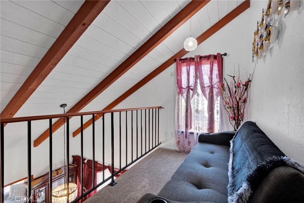 30772 Knoll View Running Springs, CA 92382