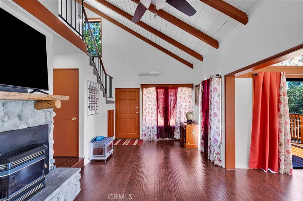 30772 Knoll View Running Springs, CA 92382