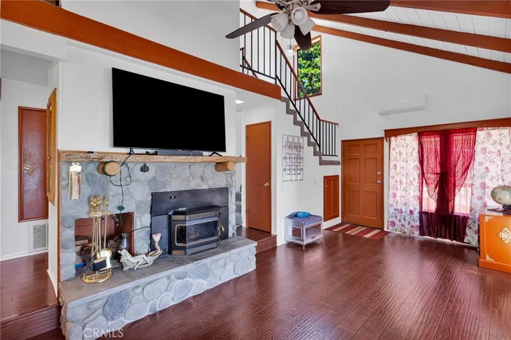 30772 Knoll View Running Springs, CA 92382
