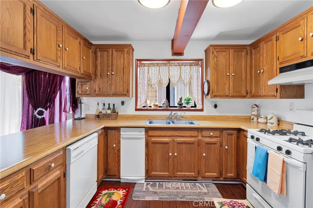 30772 Knoll View Running Springs, CA 92382