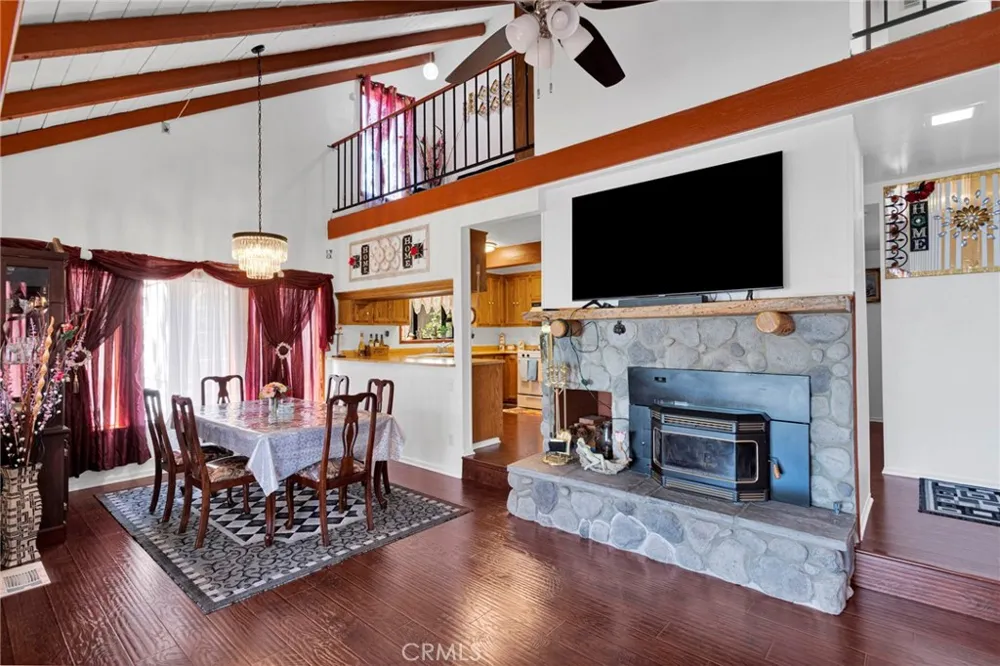 30772 Knoll View Running Springs, CA 92382