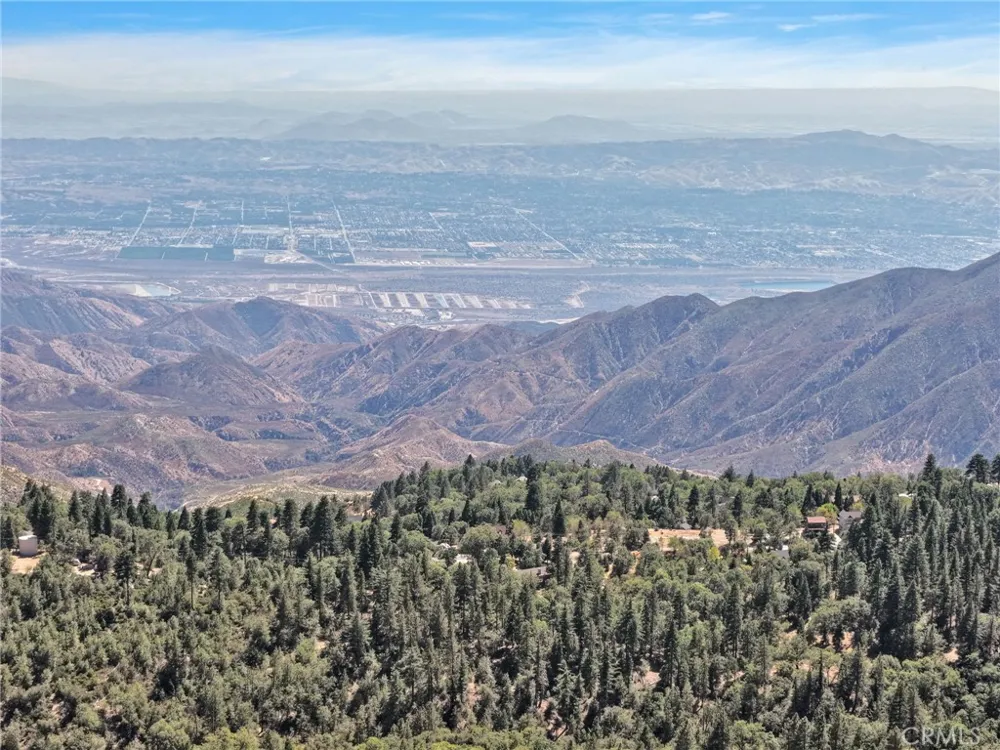 30772 Knoll View Running Springs, CA 92382
