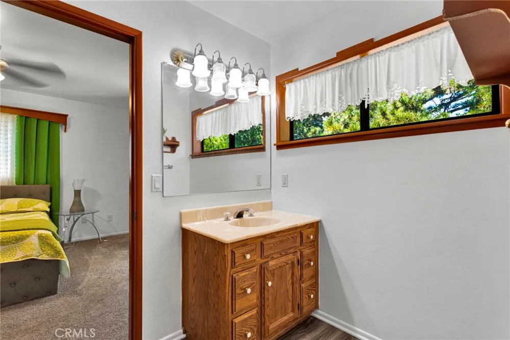 30772 Knoll View Running Springs, CA 92382