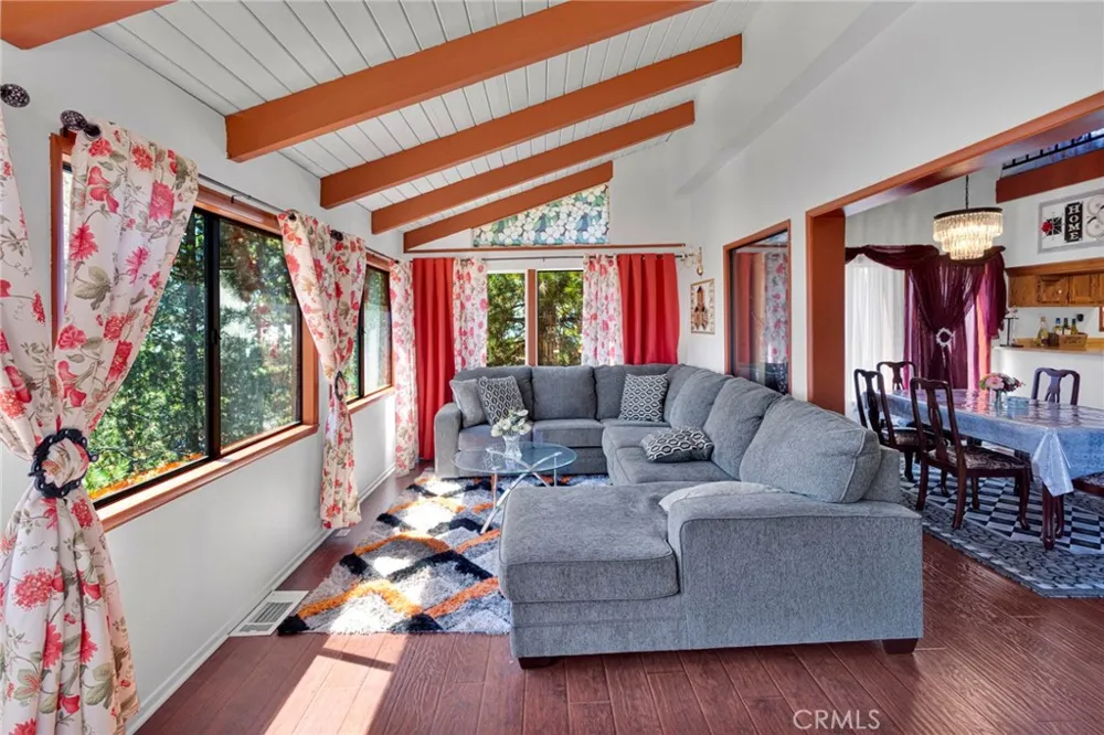 30772 Knoll View Running Springs, CA 92382