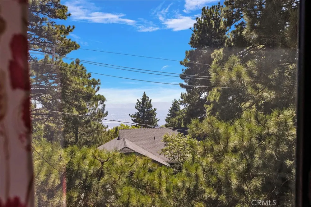 30772 Knoll View Running Springs, CA 92382