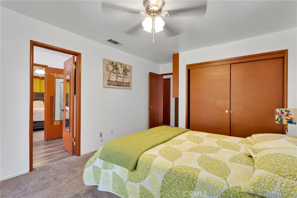 30772 Knoll View Running Springs, CA 92382