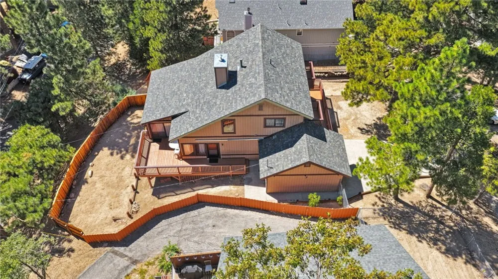 30772 Knoll View Running Springs, CA 92382