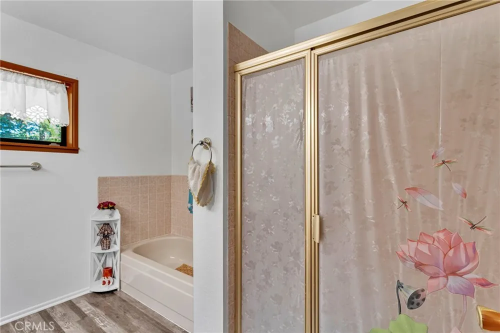 30772 Knoll View Running Springs, CA 92382
