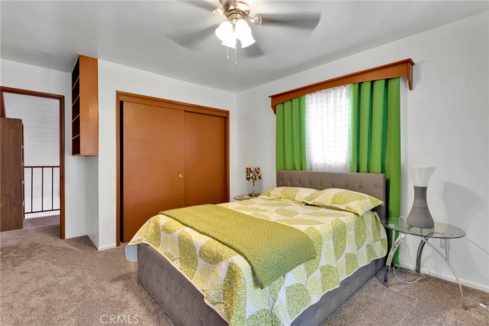 30772 Knoll View Running Springs, CA 92382