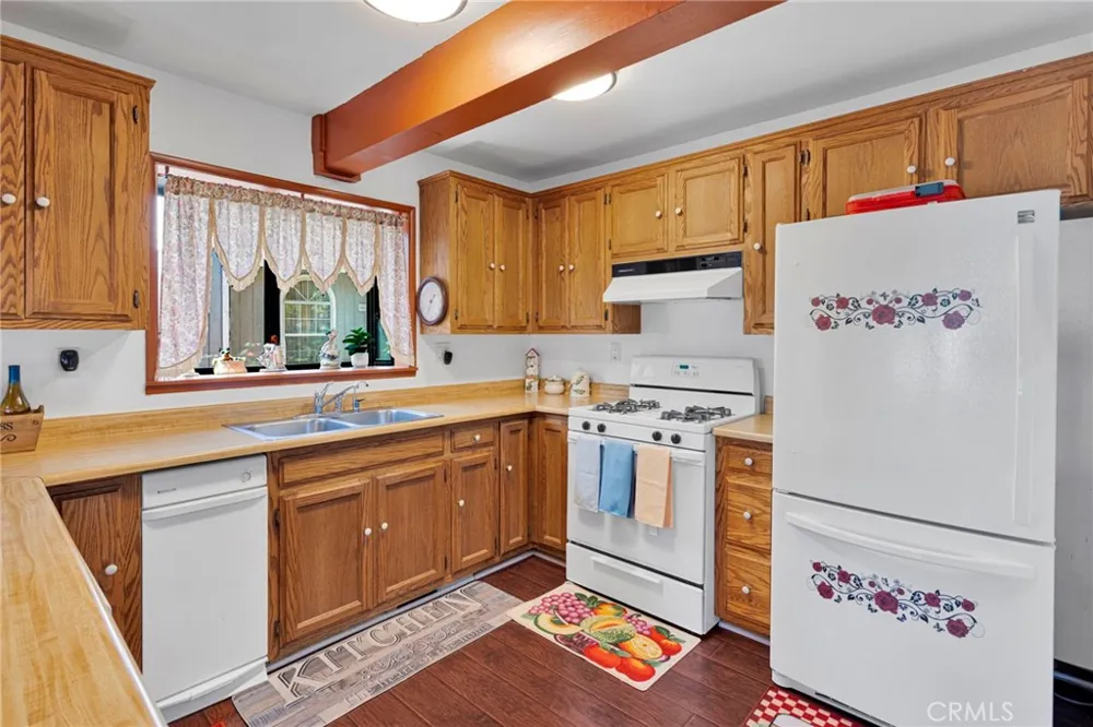 30772 Knoll View Running Springs, CA 92382