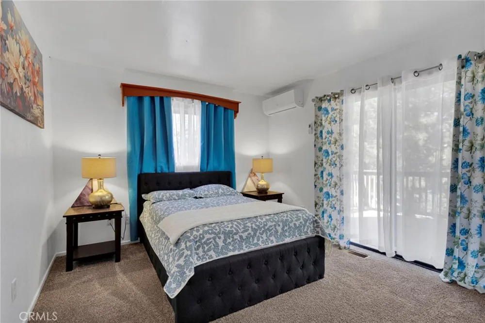 30772 Knoll View Running Springs, CA 92382