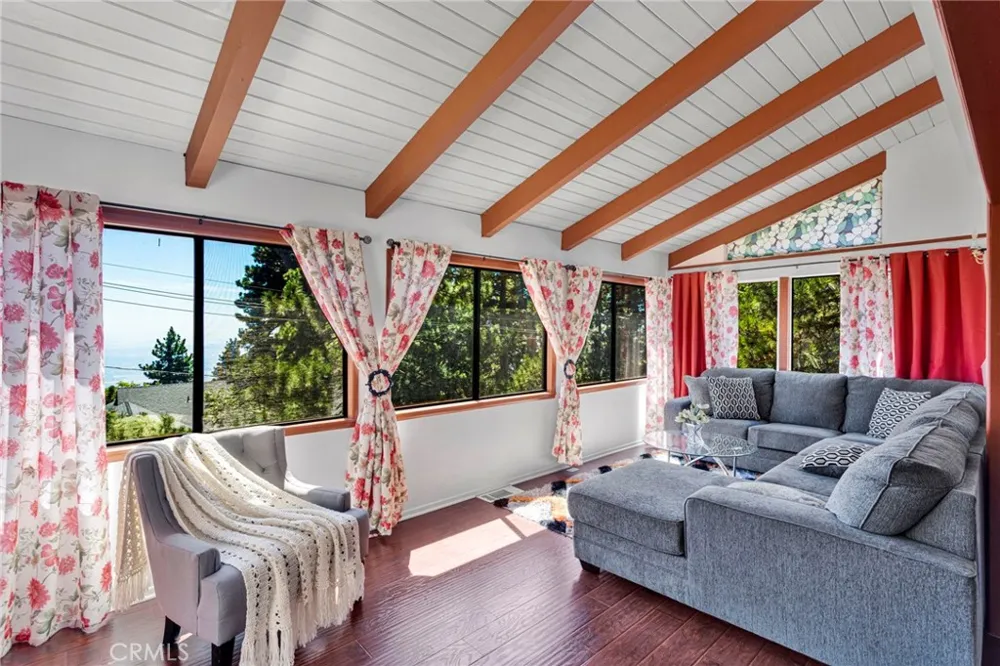 30772 Knoll View Running Springs, CA 92382