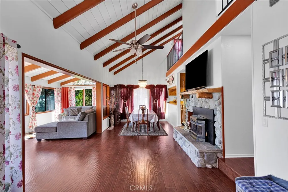 30772 Knoll View Running Springs, CA 92382