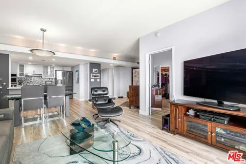 13700 Marina Pointe Drive #612