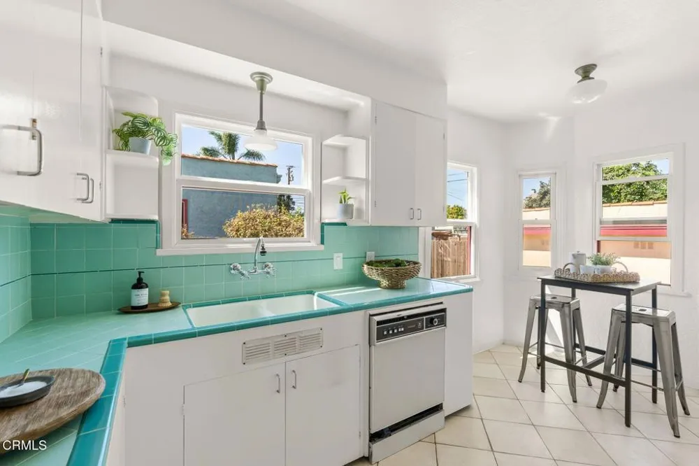 199 S Catalina Street Ventura, CA 93001