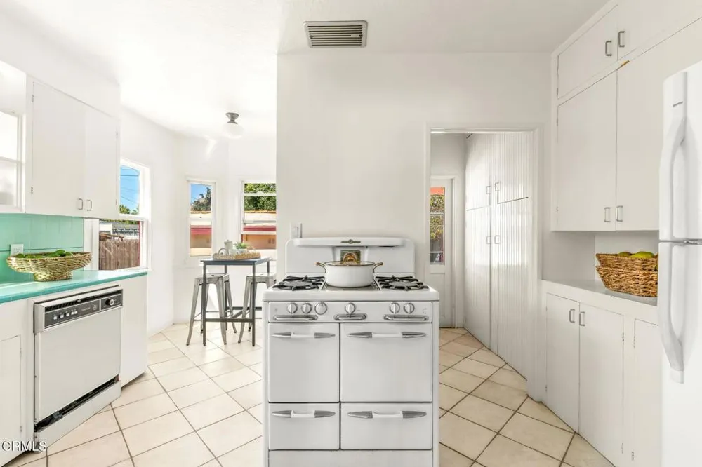 199 S Catalina Street Ventura, CA 93001