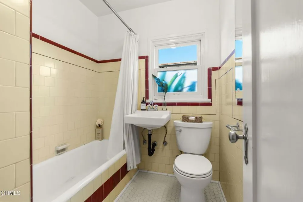 199 S Catalina Street Ventura, CA 93001