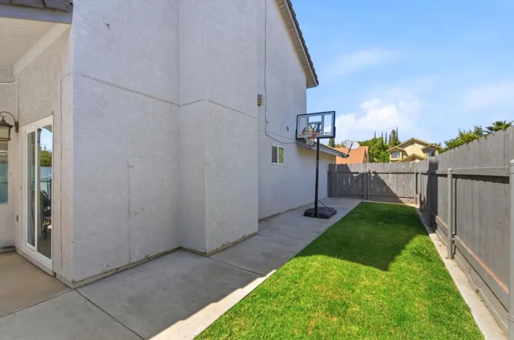 2512 Burlwood Drive Modesto, CA 95355