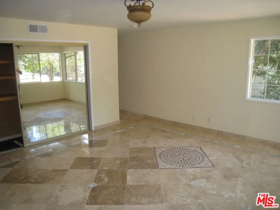 9814 Baden Avenue Chatsworth, CA 91311