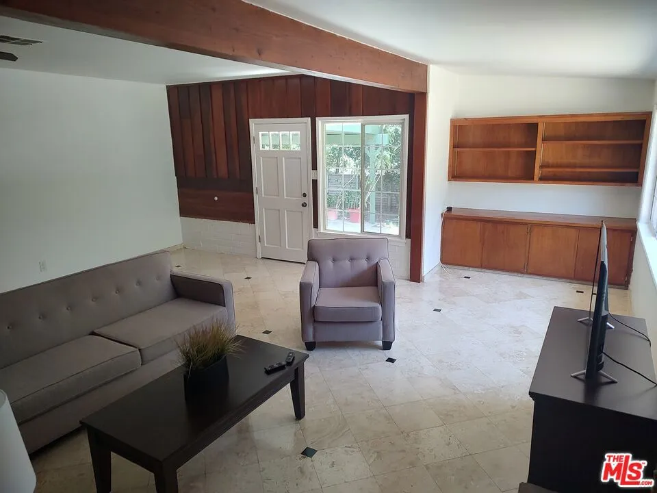 9814 Baden Avenue Chatsworth, CA 91311