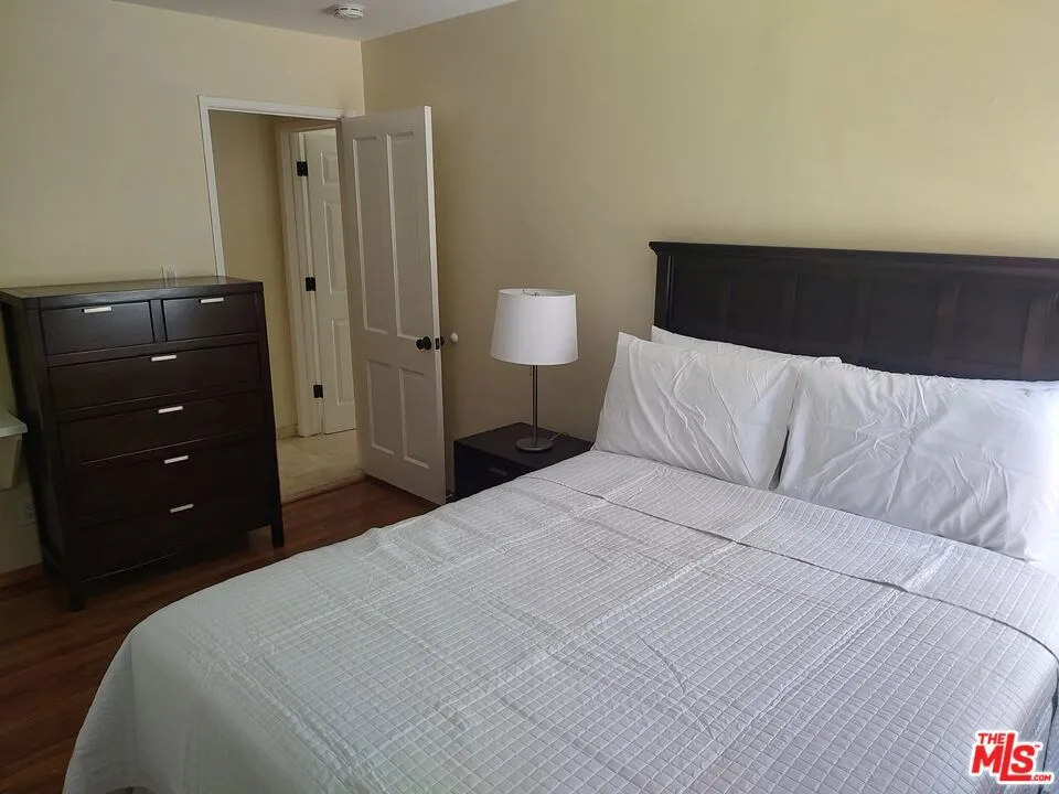 9814 Baden Avenue Chatsworth, CA 91311