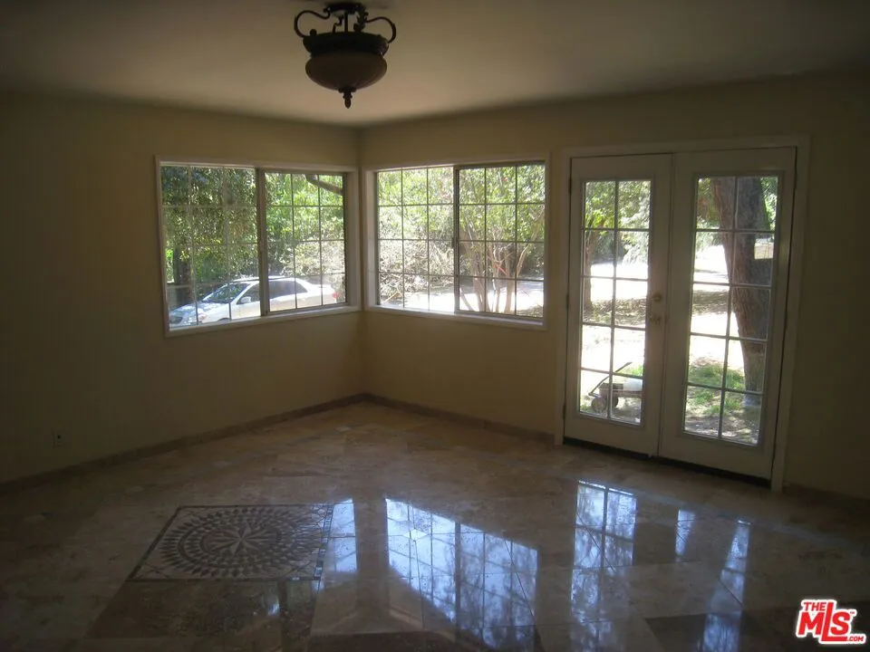9814 Baden Avenue Chatsworth, CA 91311