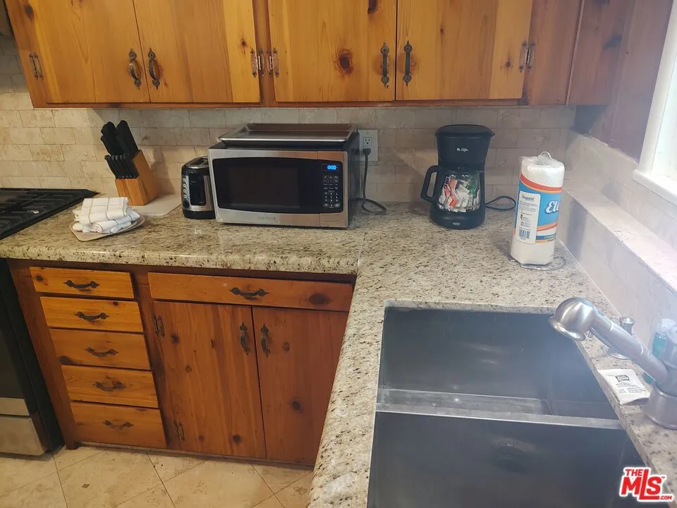 9814 Baden Avenue Chatsworth, CA 91311
