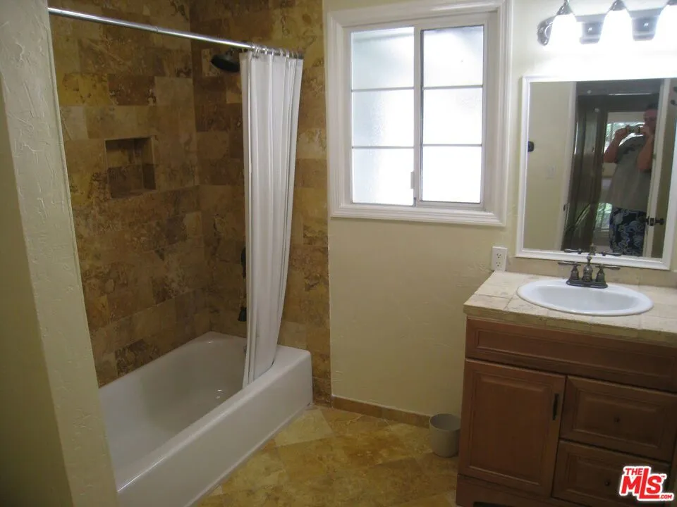 9814 Baden Avenue Chatsworth, CA 91311