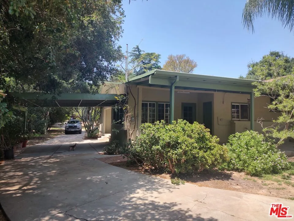 9814 Baden Avenue Chatsworth, CA 91311