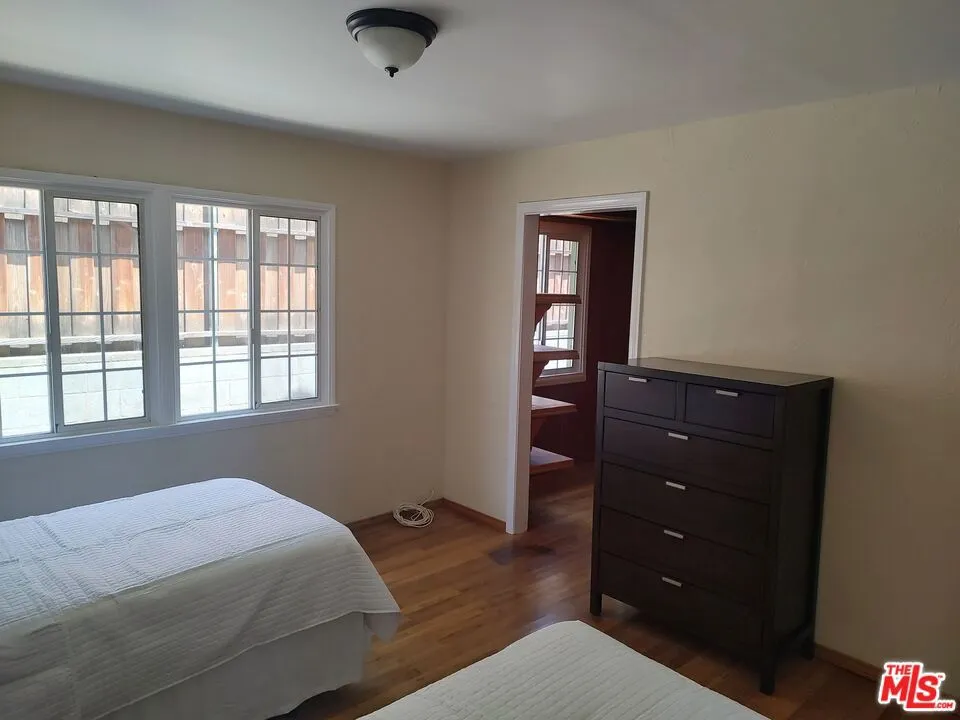 9814 Baden Avenue Chatsworth, CA 91311
