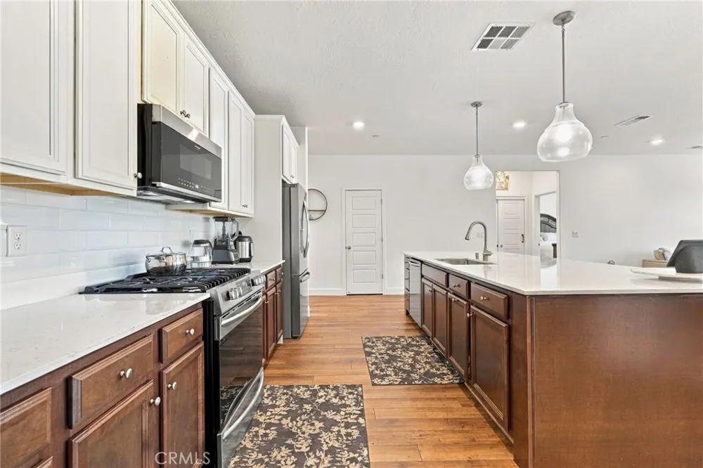 102 E Tyler Avenue Visalia, CA 93291