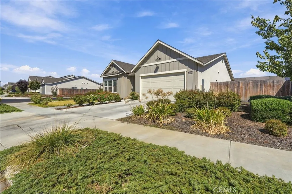 102 E Tyler Avenue Visalia, CA 93291