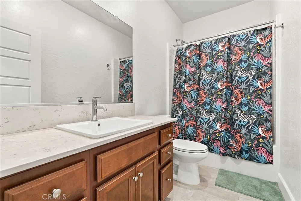 102 E Tyler Avenue Visalia, CA 93291