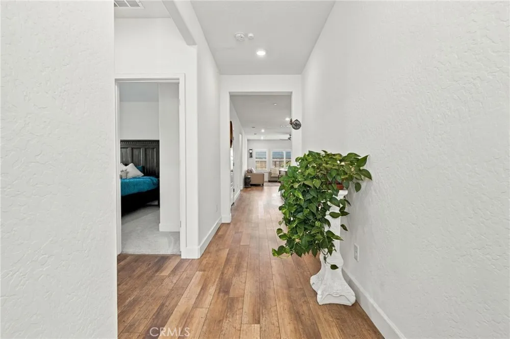 102 E Tyler Avenue Visalia, CA 93291