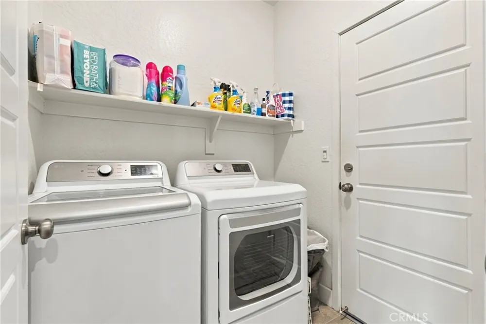 102 E Tyler Avenue Visalia, CA 93291