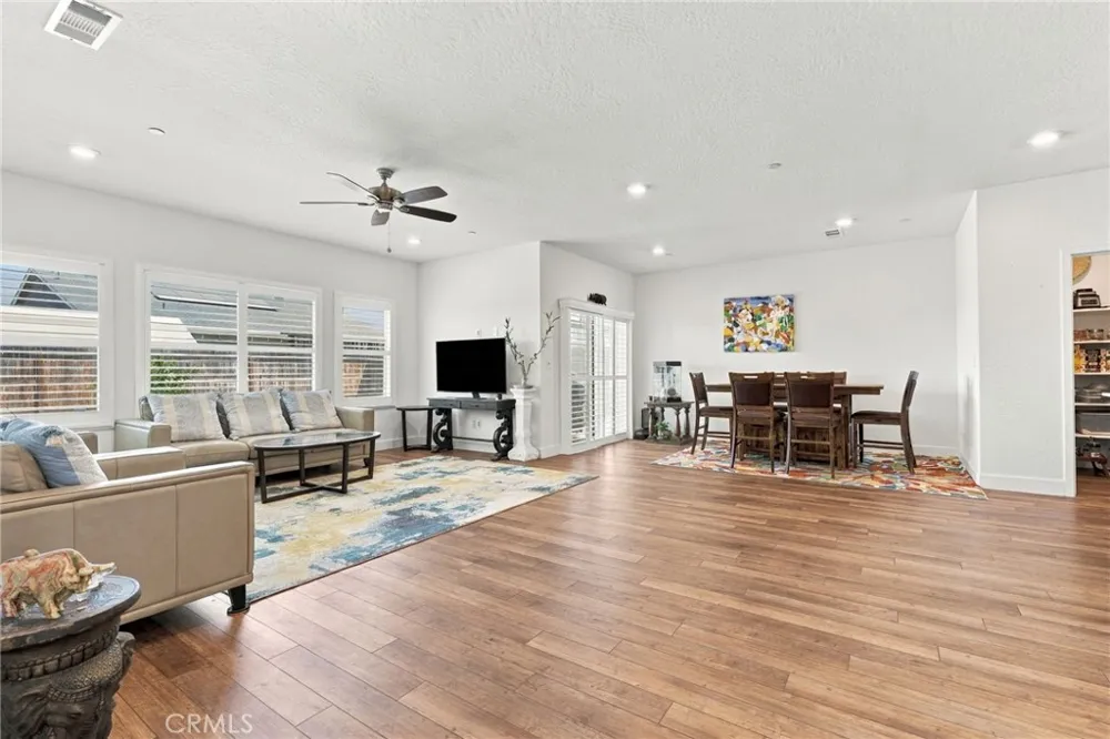 102 E Tyler Avenue Visalia, CA 93291