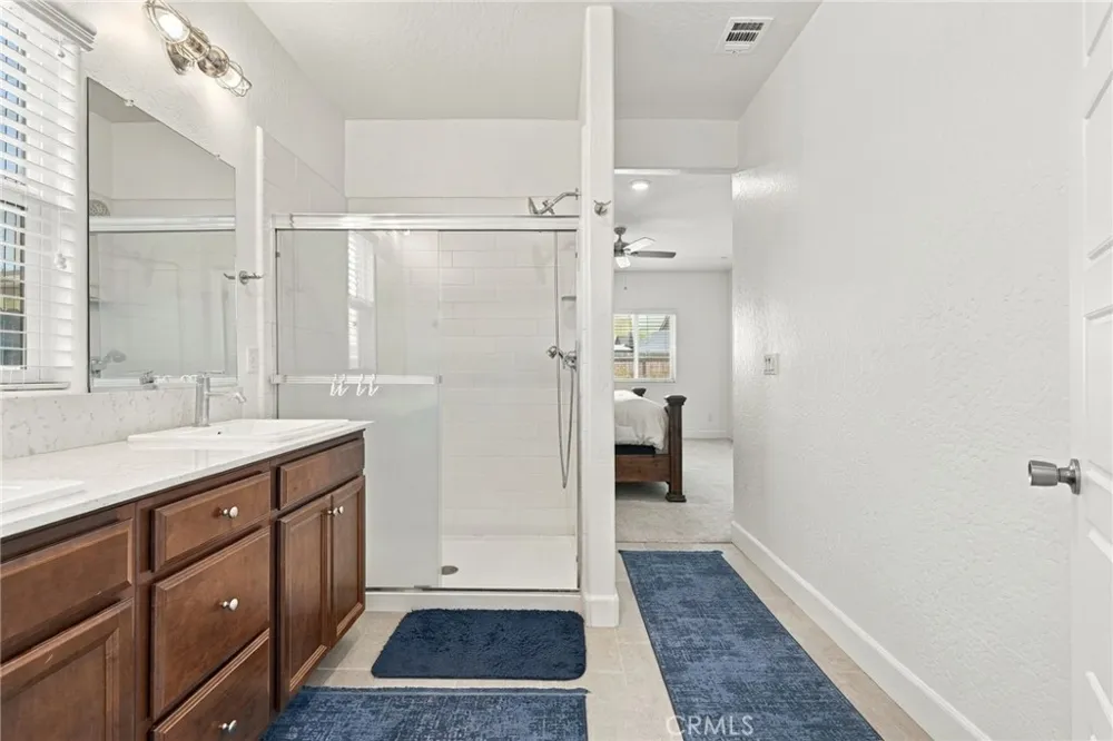 102 E Tyler Avenue Visalia, CA 93291