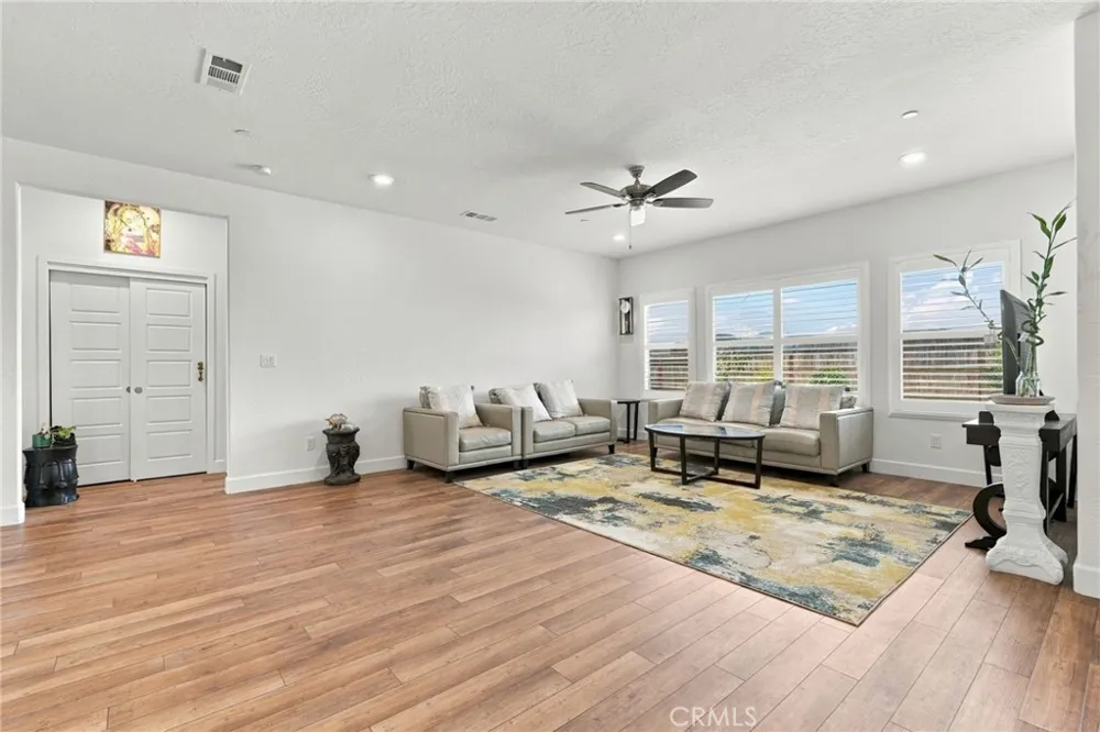 102 E Tyler Avenue Visalia, CA 93291